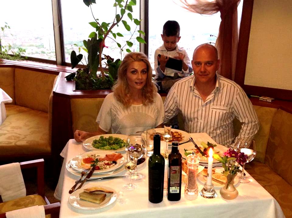 Венета Райкова със съпруга си Тихомир и сина им Патрик