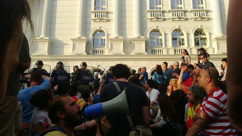 Сблъсъци между демонстранти и полиция в Скопие, има ранени