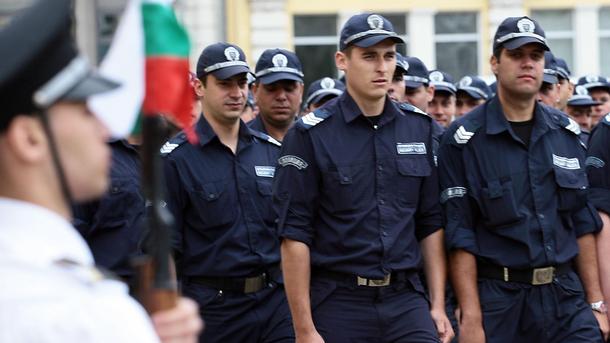 МВР вдига на крак 14 000 полицаи за изборите