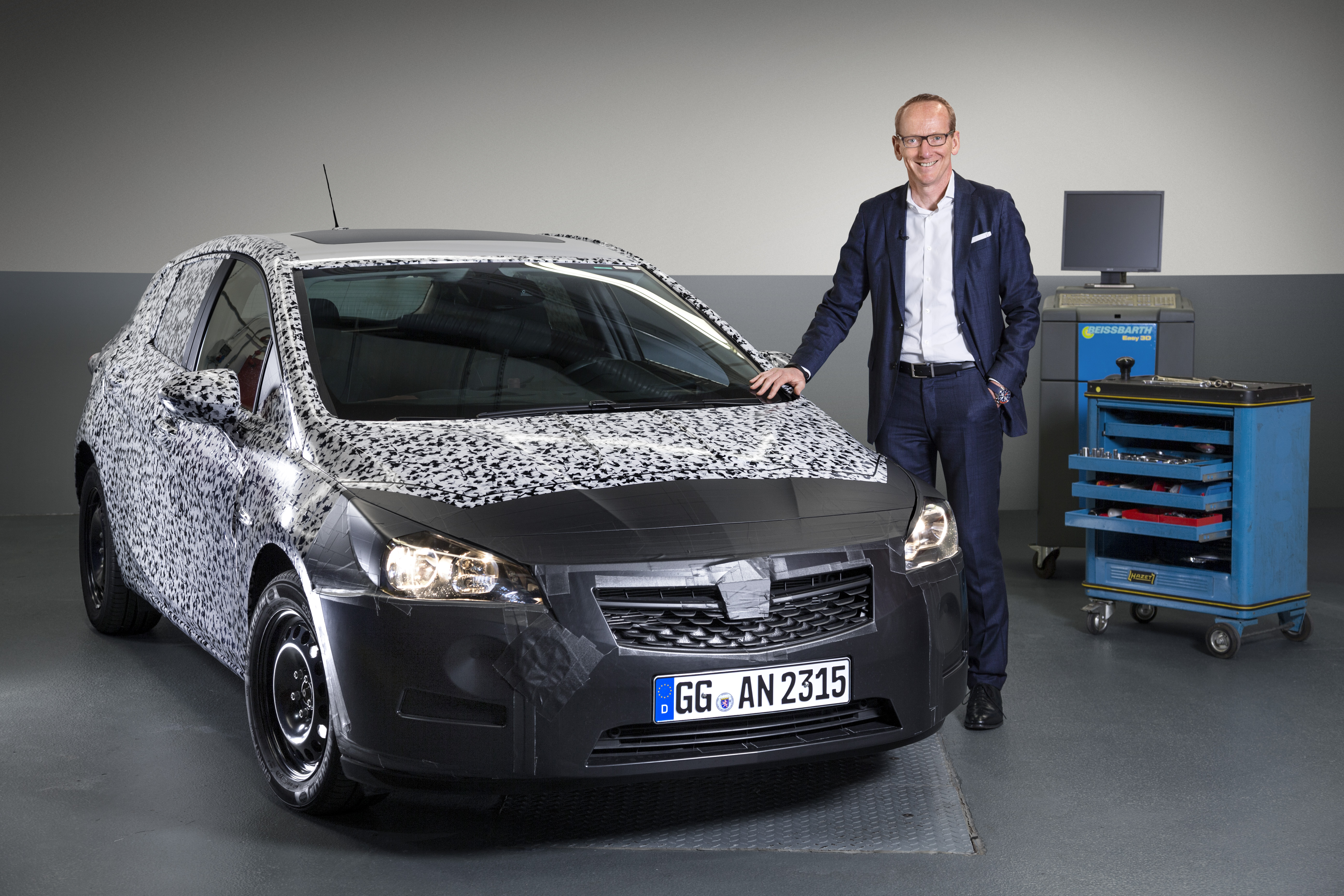Opel представя новата Astra през септември (видео)