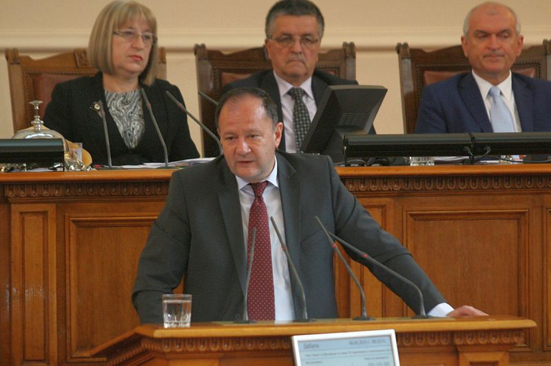 Демографската политика не може да се прави с десни мерки, заяви Михаил Миков в парламента