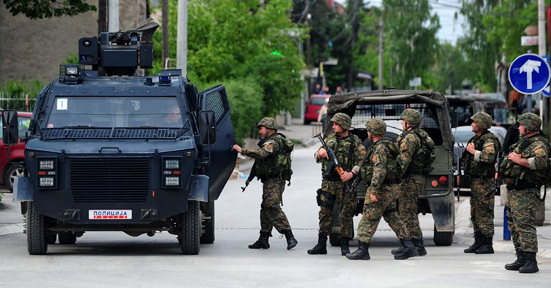 Специални части на полицията заемат позиции в Куманово