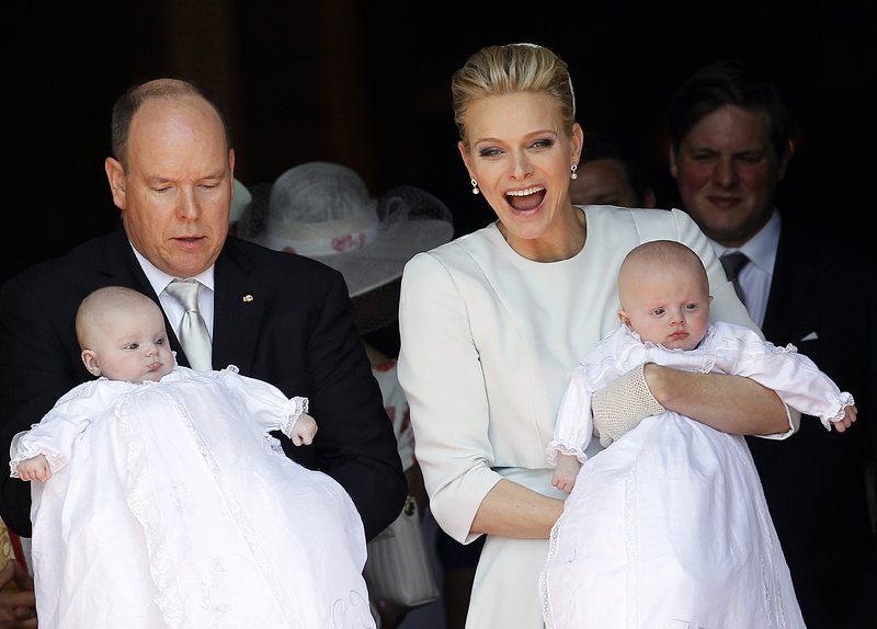 Принц Албер II и принцеса Шарлийн на кръщенето на близнаците принц Жак и принцеса Габриела