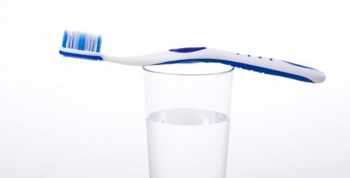 Мийте си зъбите без паста