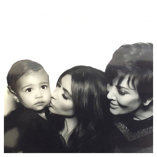 Ким Кардашиян с дъщеря си и майка си