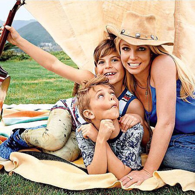 Бритни Спиърс с децата си