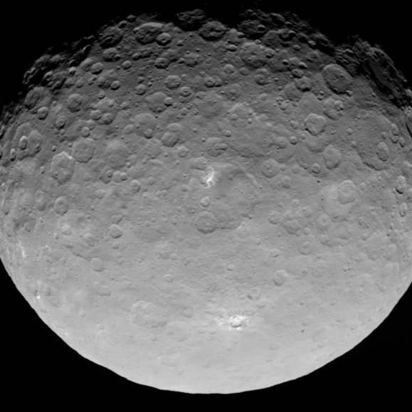 Загадъчните ярки петна на Церера