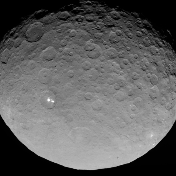 Загадъчните ярки петна на Церера