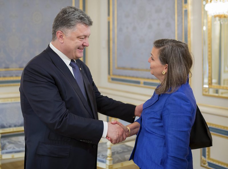 Нюланд към Порошенко: Особен статут на Донбас е нужен за мир