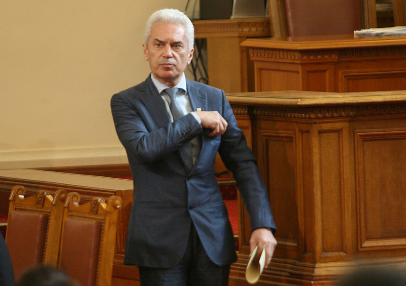 Волен Сидеров заяви, че премиерът ще бъде принуден да смени военния министър