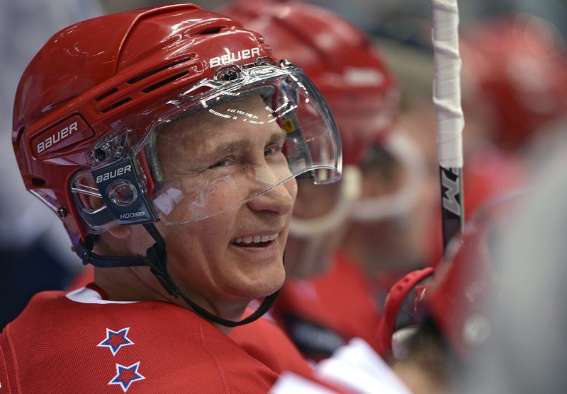 Путин излезе на леда в гала мача на Нощната хокейна лига