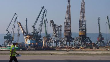  Моряк е умрял, а различен е ранен при ремонт на транспортен съд във Варна 
