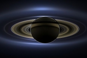 НАСА показа снимка на самотния Янус