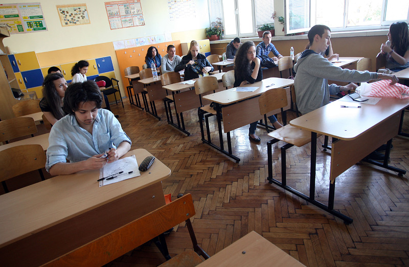 Общо 1464 родители и учители от различни населени места в