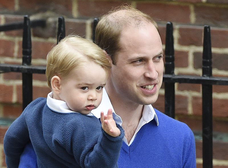 Принц Уилям каза, че синът му принц Джордж ”не спира да се движи”