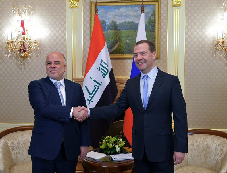 Иракският премиер Хайдер ал Абади и руският му колега Дмитрий Медведев се срещнаха в Москва