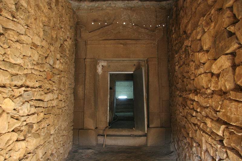 Реставрират тракийската гробница Хелвеция