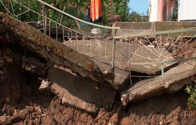 Потопът предизвика свлачища в община Мездра