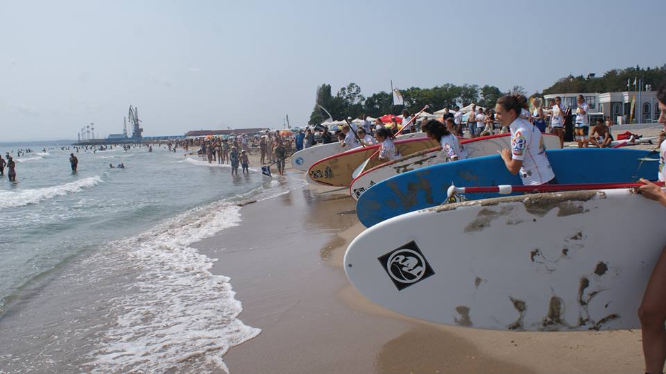 Безплатни чадъри на Централния плаж в Бургас