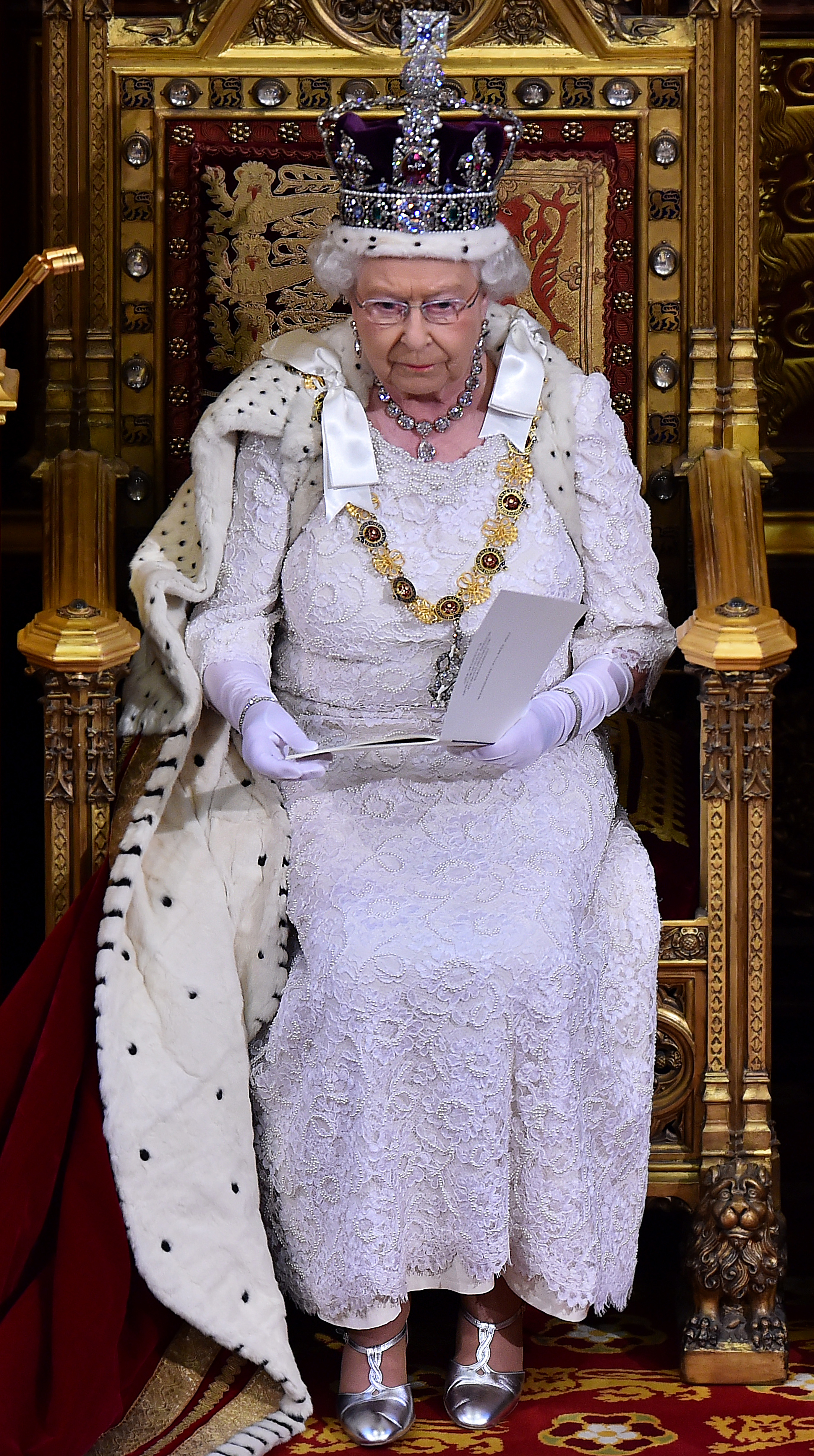 Кралица Елизабет II откри новия британски парламент