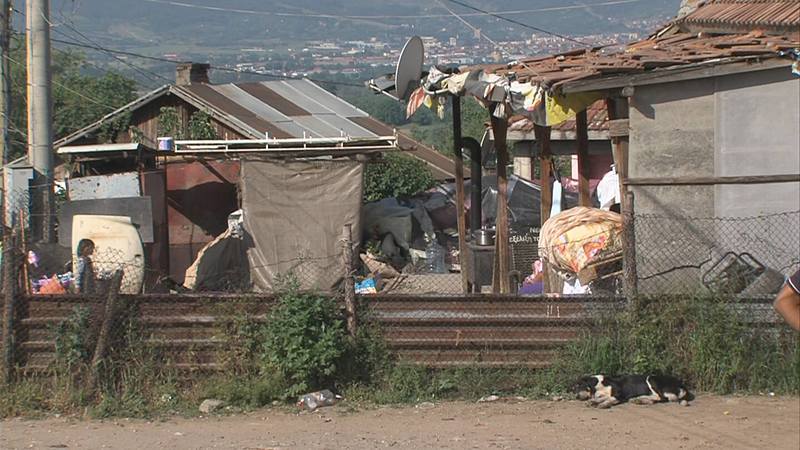 Над сто уведомления за доброволно събаряне на незаконните постройки, са получили живеещите в ромската махала