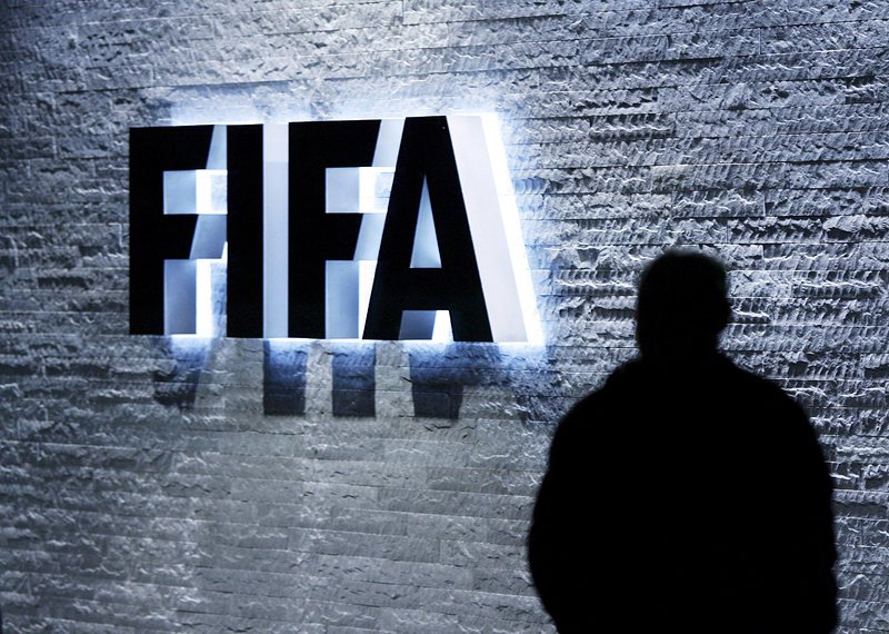 ФИФА ще продължи да се бори с расизма