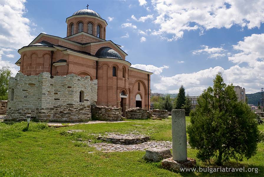 Обновяват и реставрират два туристически обекта