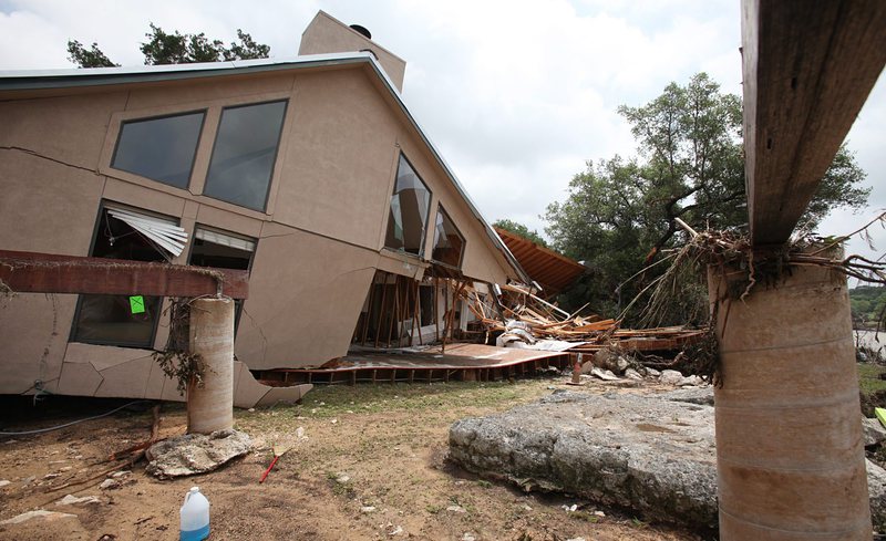 Бури и наводнения в Тексас и Оклахома взеха жертви