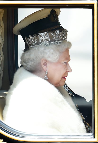 Кралица Елизабет II откри новия британски парламент
