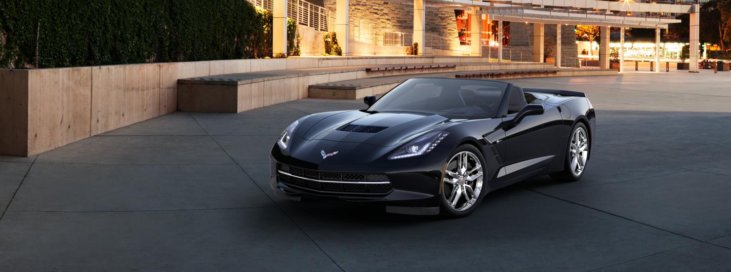 Черен Corvette кабриолет за шефката на General Motors