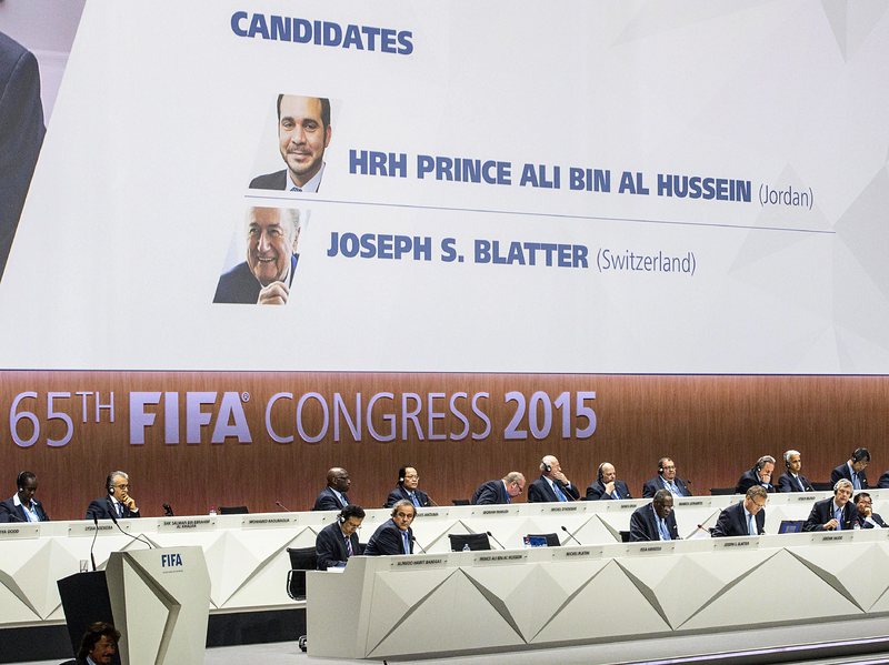 За да бъде обявен президент на ФИФА, се налага второ гласуване