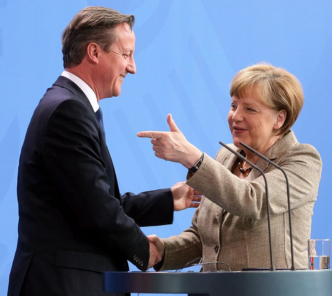 Меркел обеща да работи конструктивно с Камерън за реформирането на ЕС