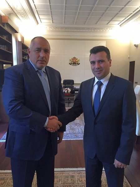 Зоран Заев е информирал премиера Бойко Борисов за ситуацията в Македония