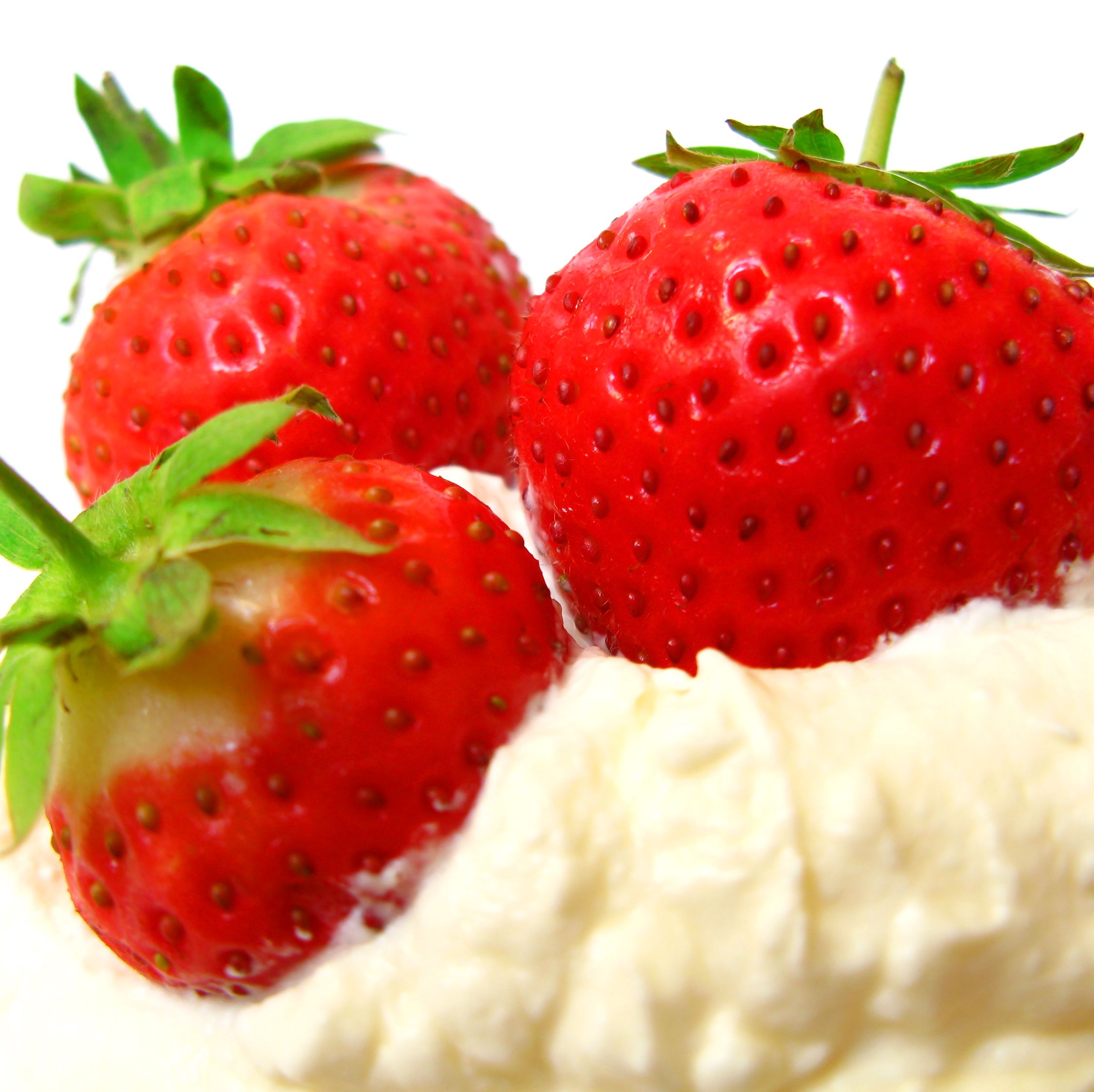 Какво е идеалното съотношение между ягоди и сметана