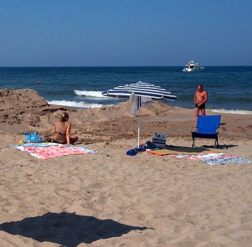 Хотелите по морето свалят цените през юни