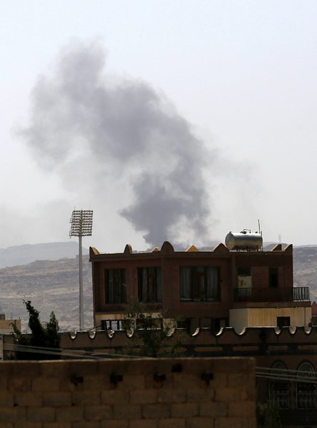 Близо година и половина саудитската коалиция бомбардира хусите в Йемен