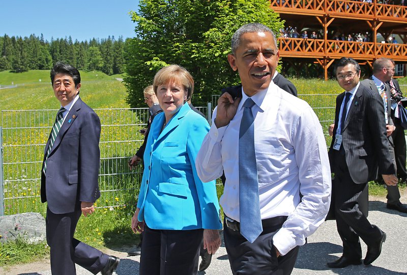 Обама и Меркел: Санкциите за Русия продължават
