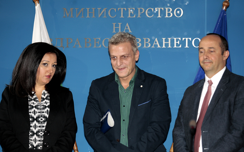 Петър Москов и Лиляна Павлова присъстваха на подписването на договора за ускорителя
