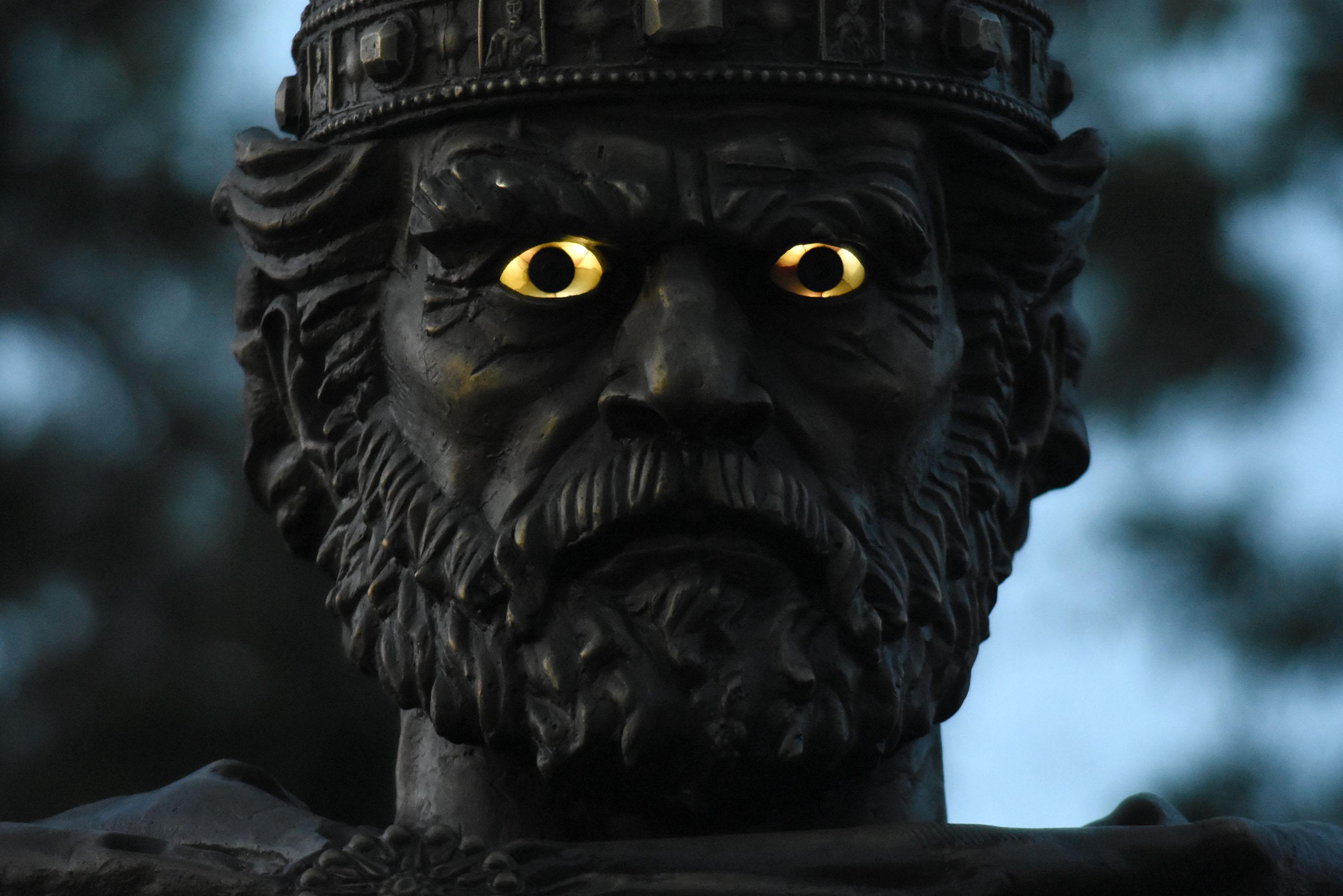 Очите на паметника на цар Самуил светнаха (снимки)