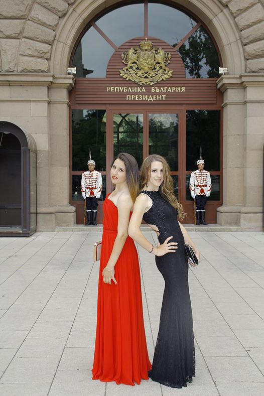 Мая Нешкова спретна купон за бала на дъщерите си