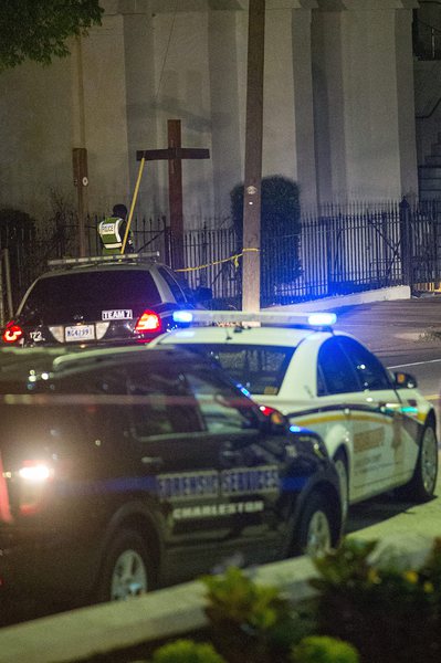 9 убити при стрелба в църква в Чарлстън (обновена)