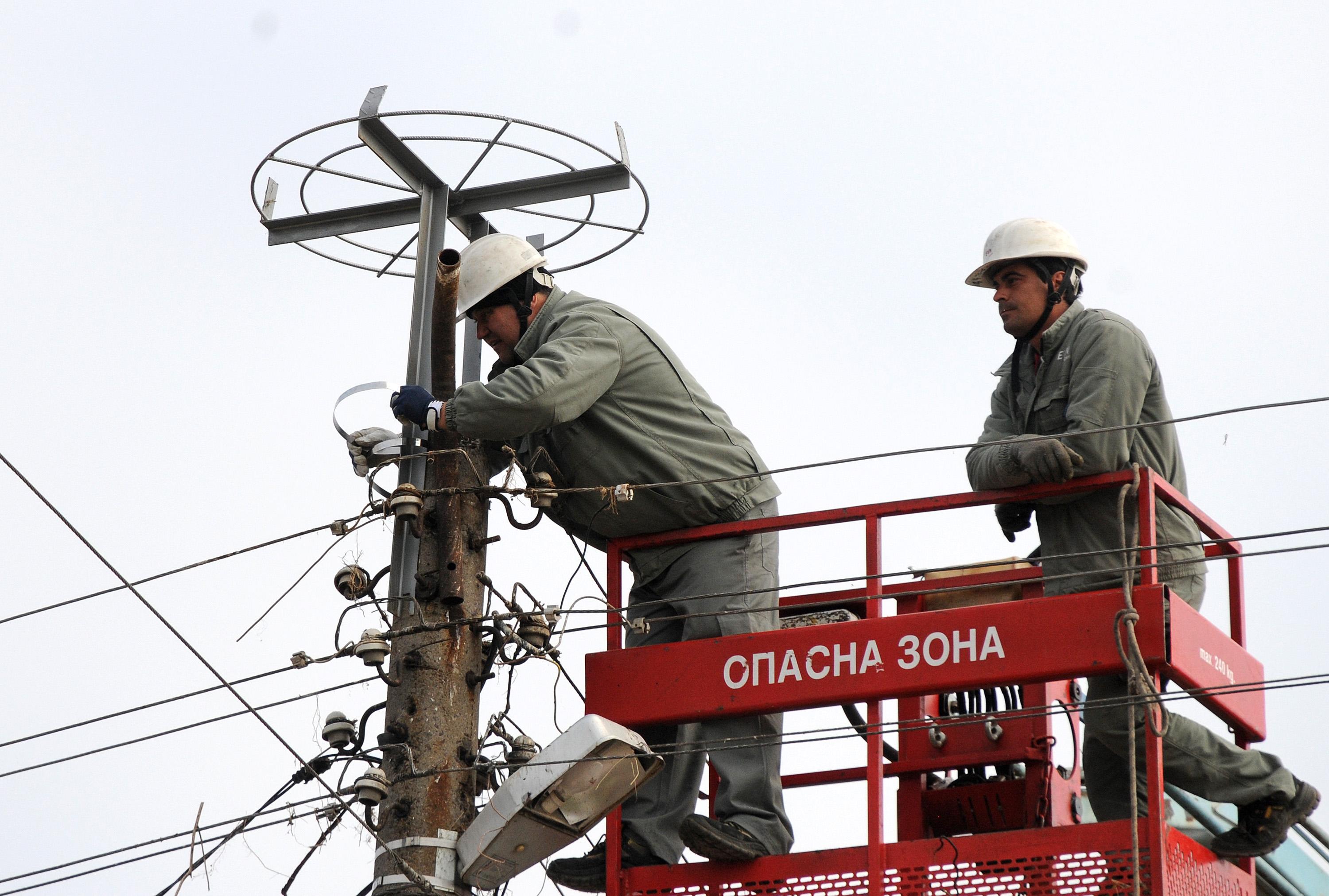 Разпоредена е проверка за състоянието на всички електрически стълбове от уличното осветление в Пазарджик (снимка архив)