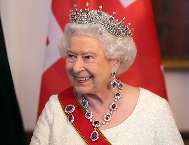 Британската кралица Елизабет втора изпълнява много от задълженията си и на 89 години