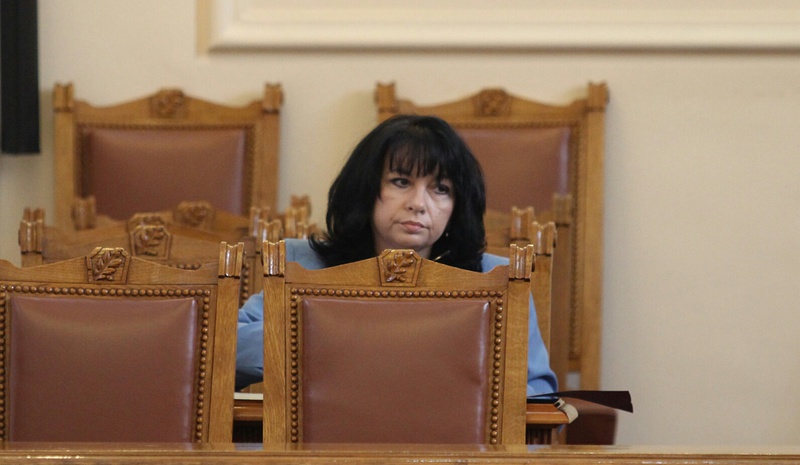 Кабинетът не поеме ангажимент, че токът няма да поскъпне, каза Теменужка Петкова