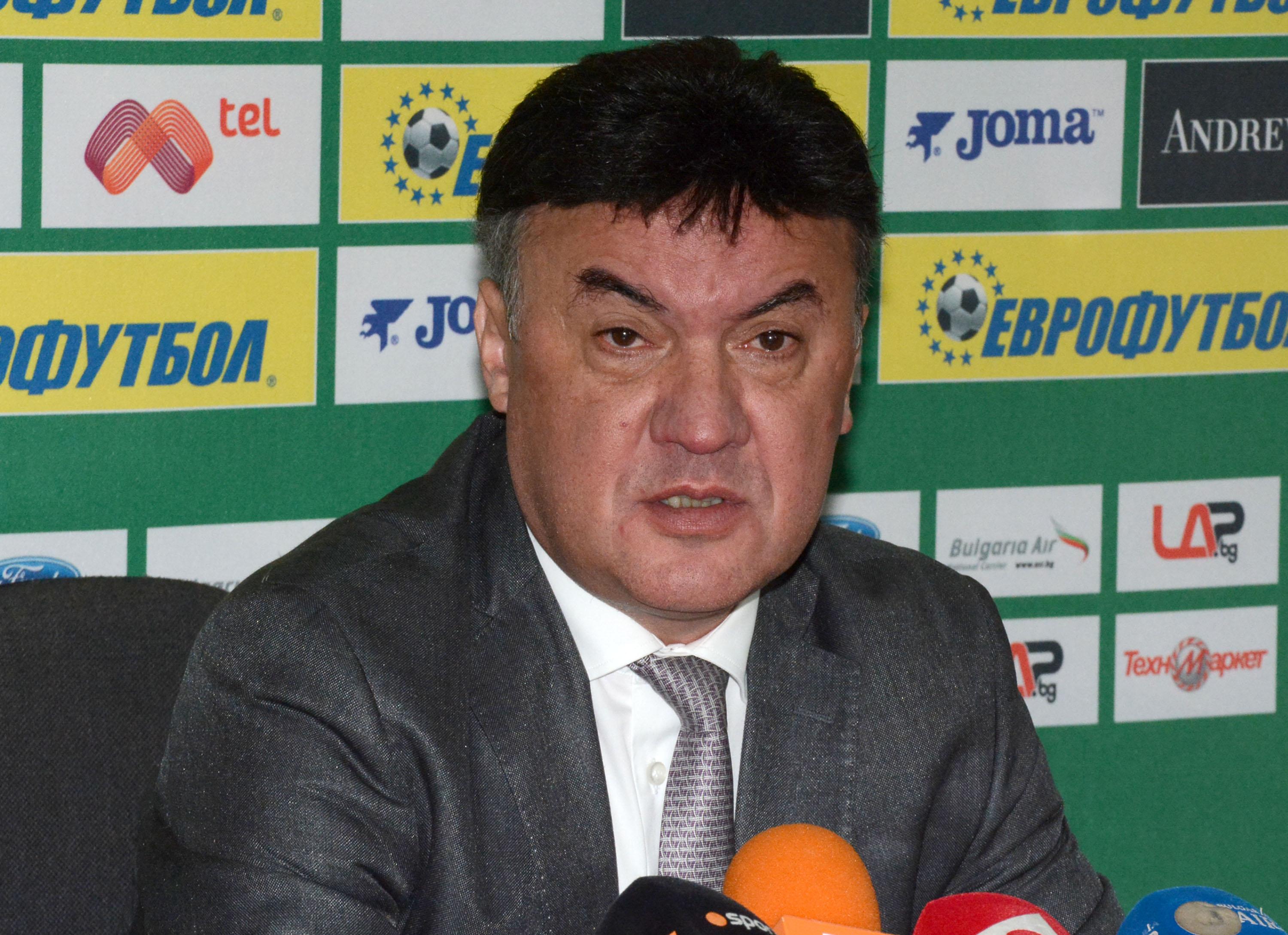 УЕФА разкри заплатата на Боби Михайлов