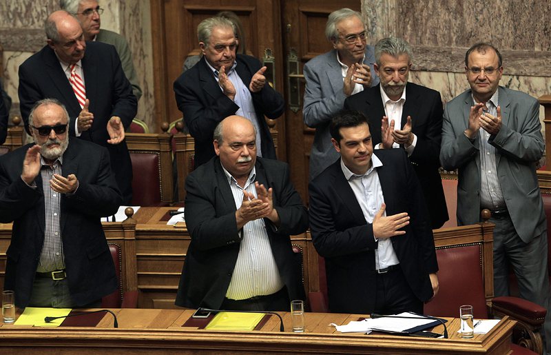 Гръцкият парламент одобри предложения референдум на 5 юли