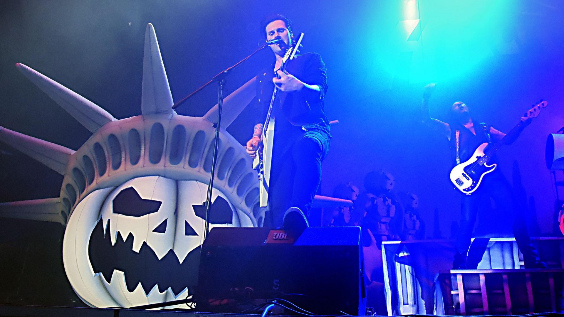 Helloween отлагат концерта си в София