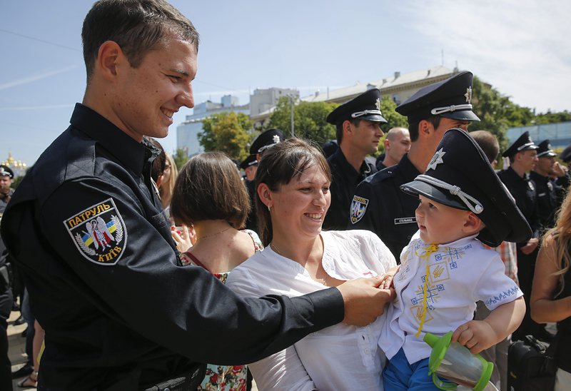 САЩ са обучили 2000 украински пътни полицаи