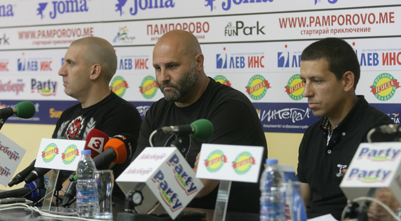 Миро Василев (л), Павел Маринов (ц) и Мартин Медаров