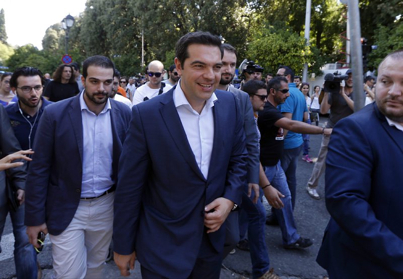 Управляващи и опозиция подкрепиха Ципрас за преговорите